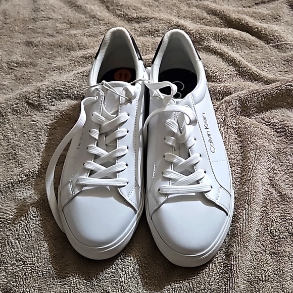 Size 11 Calvin Klein‎ Sneakers - Picture 1 of 4